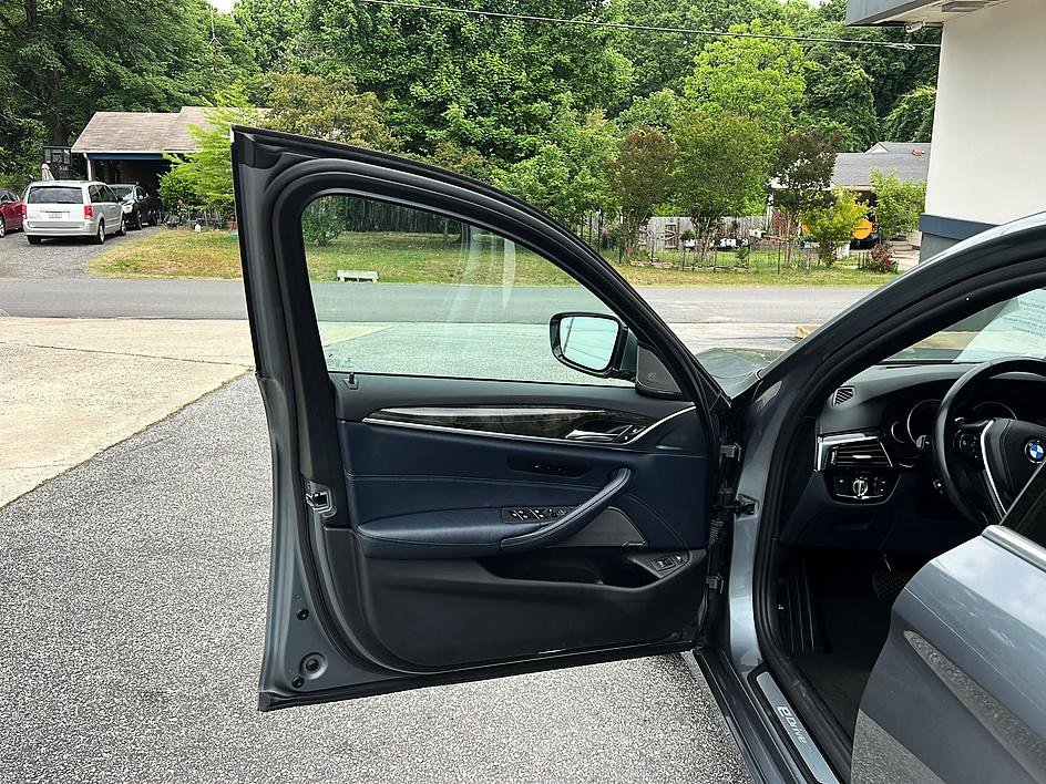 Used 2018 BMW 530e w/ Premium Package 2 RWD image 26