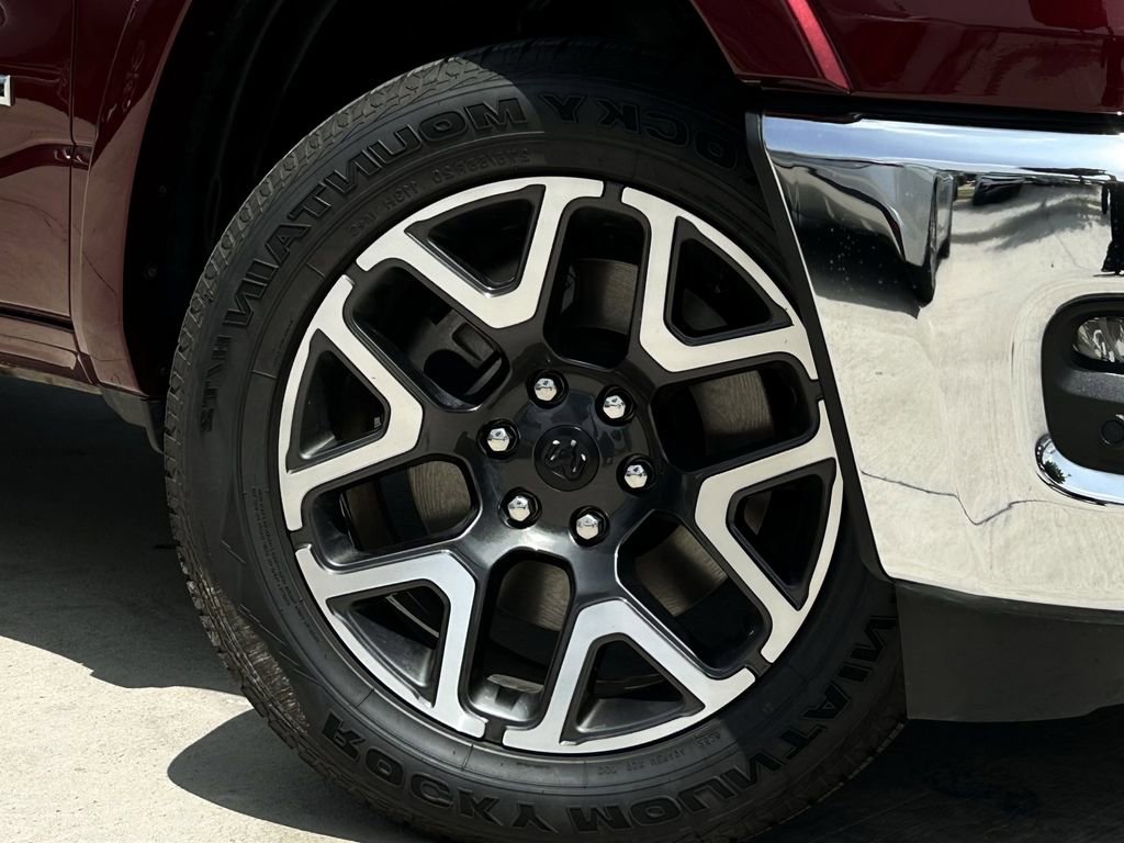 Used 2025 RAM 1500 Laramie AWD/4WD image 12