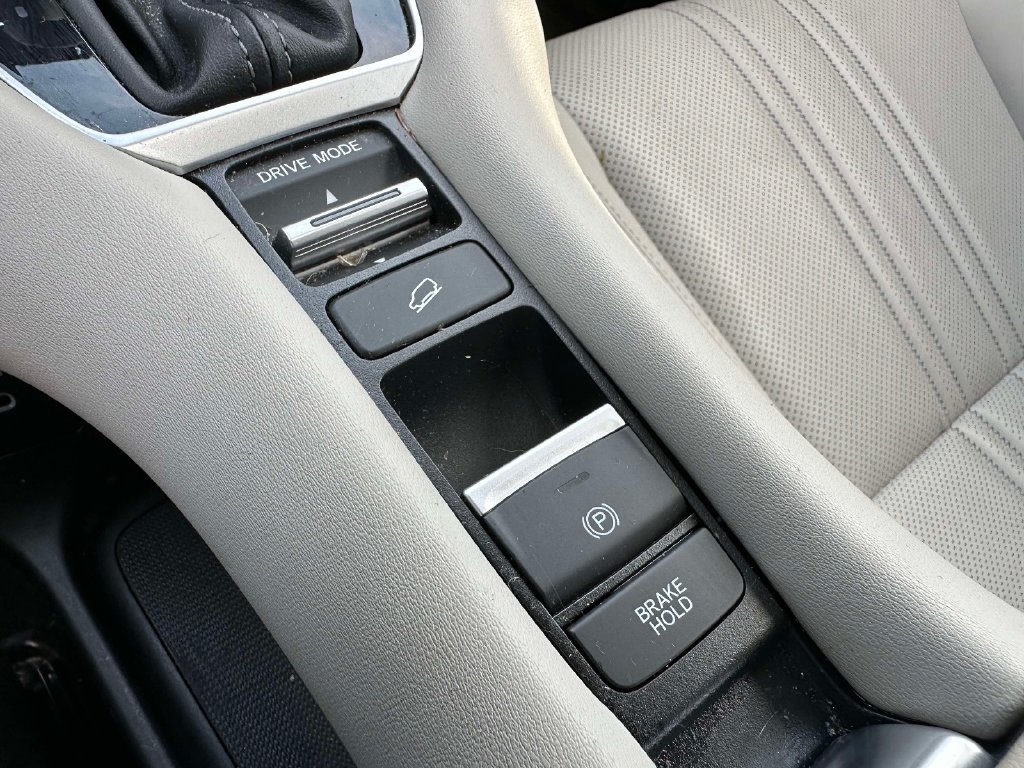 Certified 2024 Honda HR-V EX-L image 19