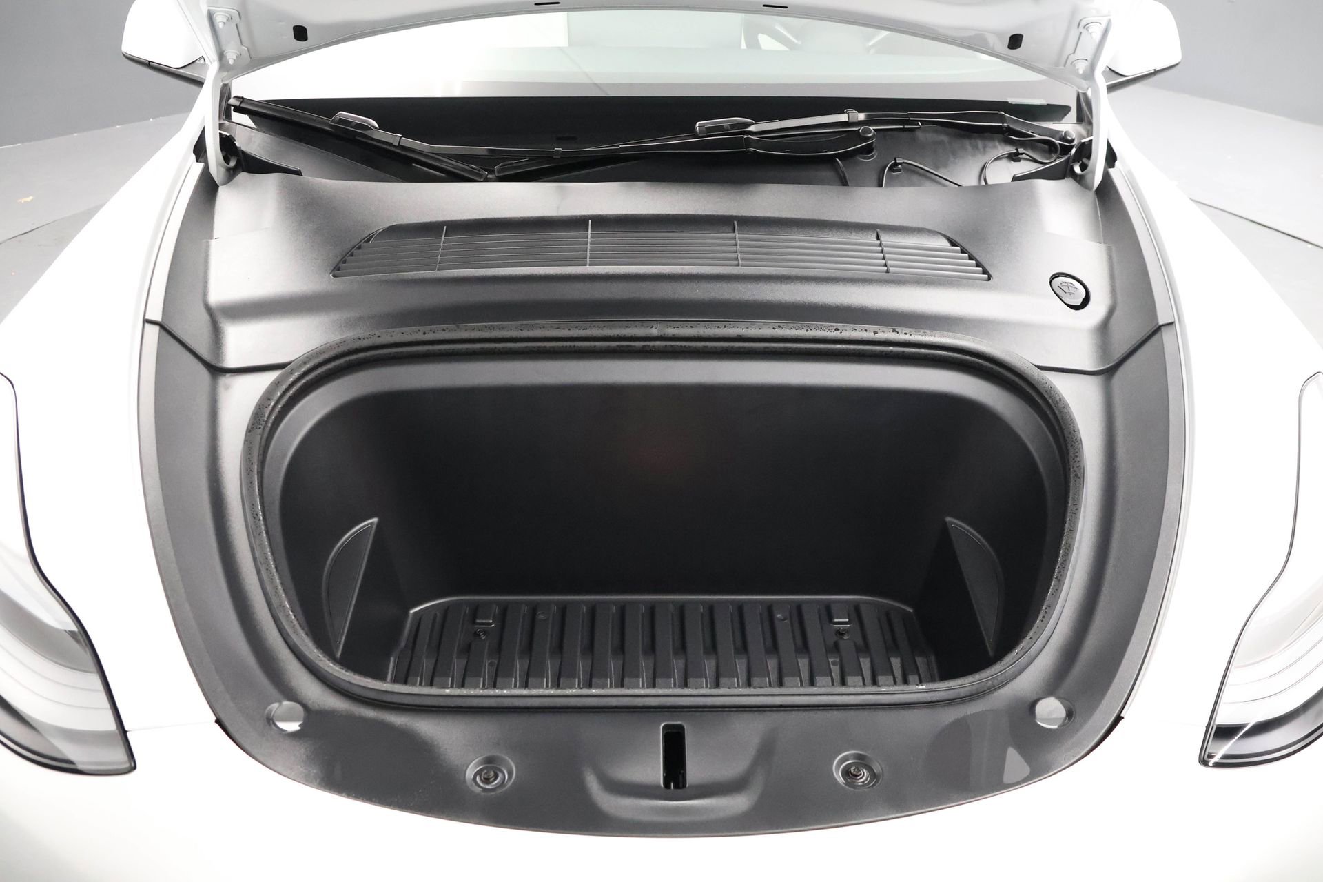 Used 2024 Tesla Model Y Performance image 31