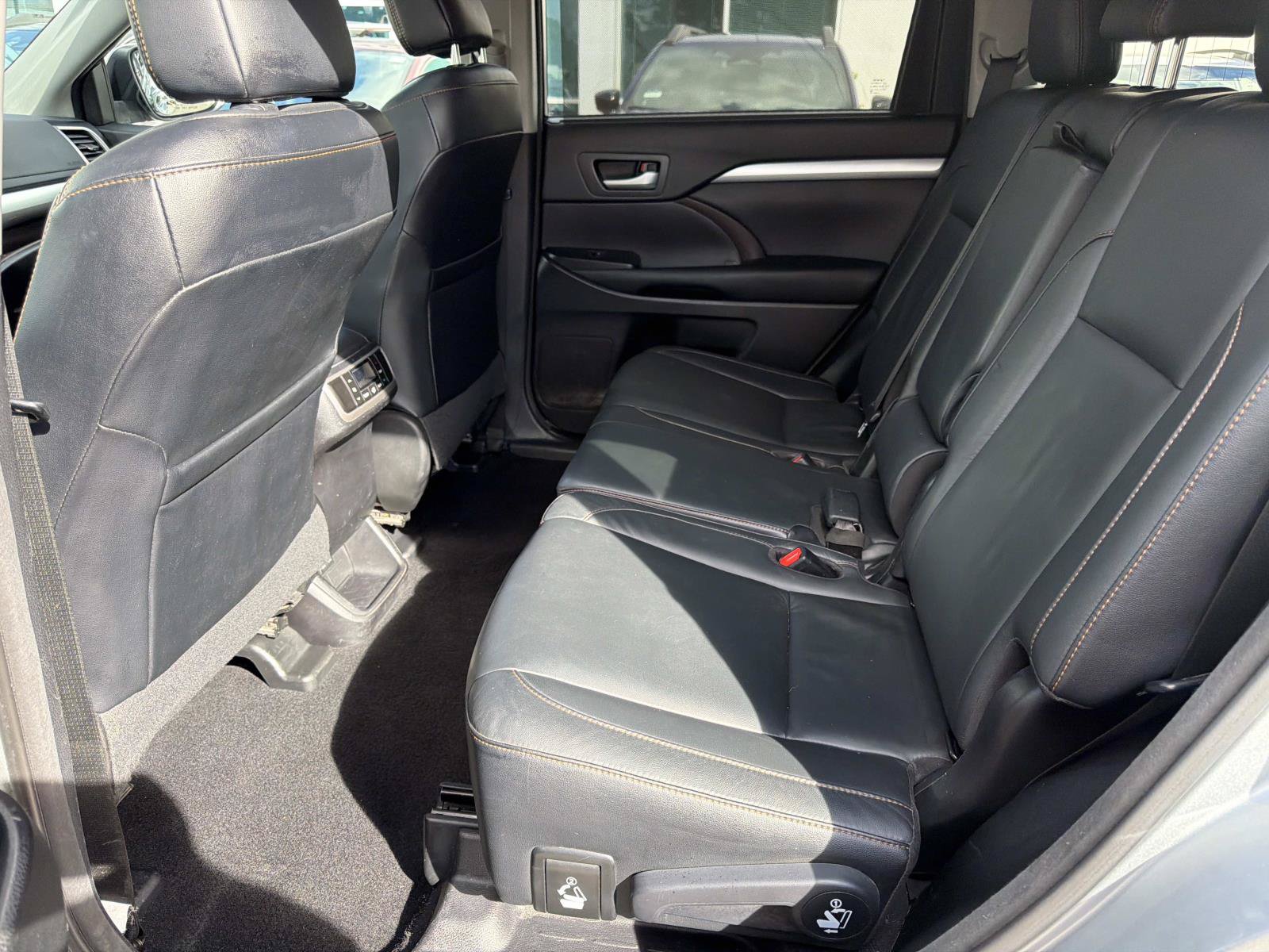 Used 2017 Toyota Highlander XLE w/ Carpet Mat Package AWD/4WD image 11