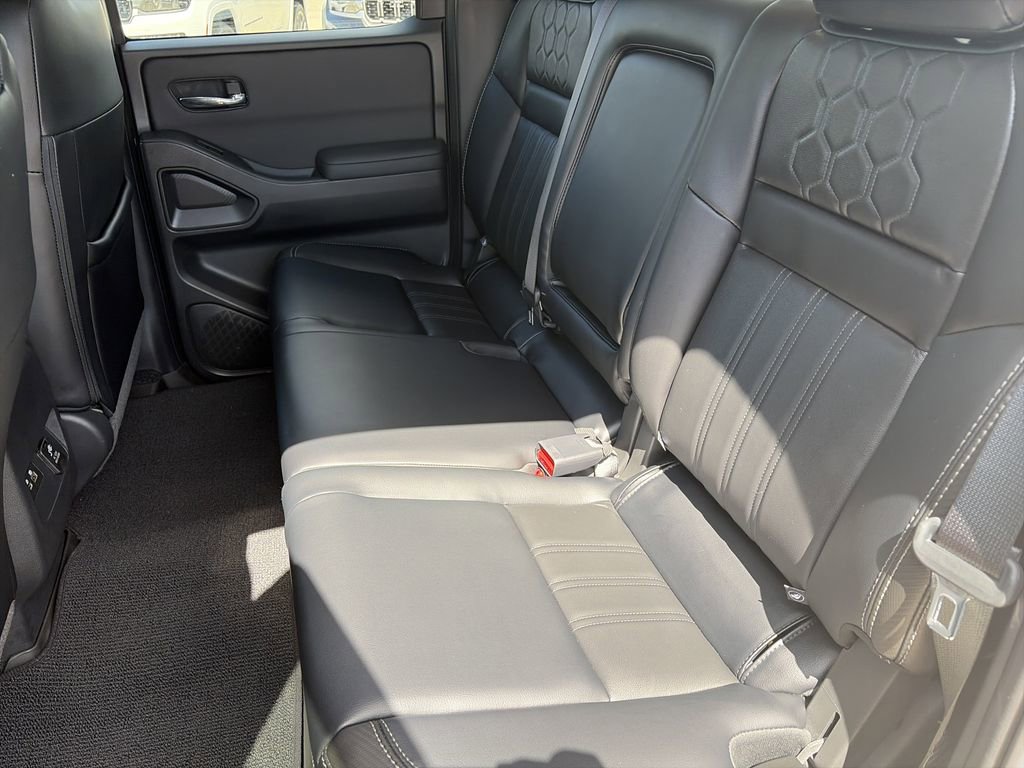 Used 2024 Nissan Frontier SL w/ Technology Package RWD image 31