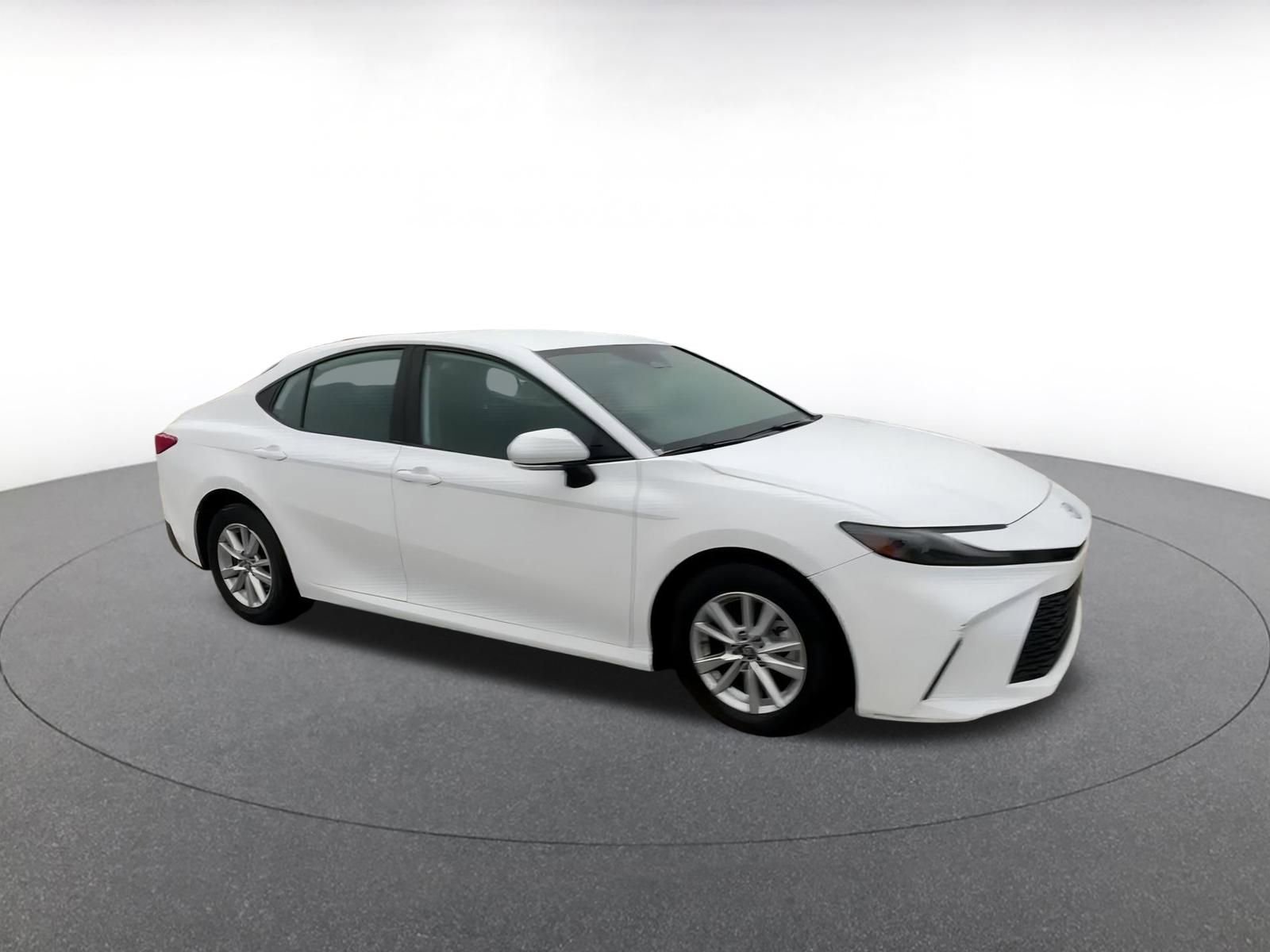 Used 2025 Toyota Camry LE image 2