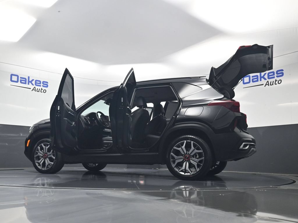 Certified 2022 Kia Seltos SX w/ Sunroof Package AWD/4WD image 64