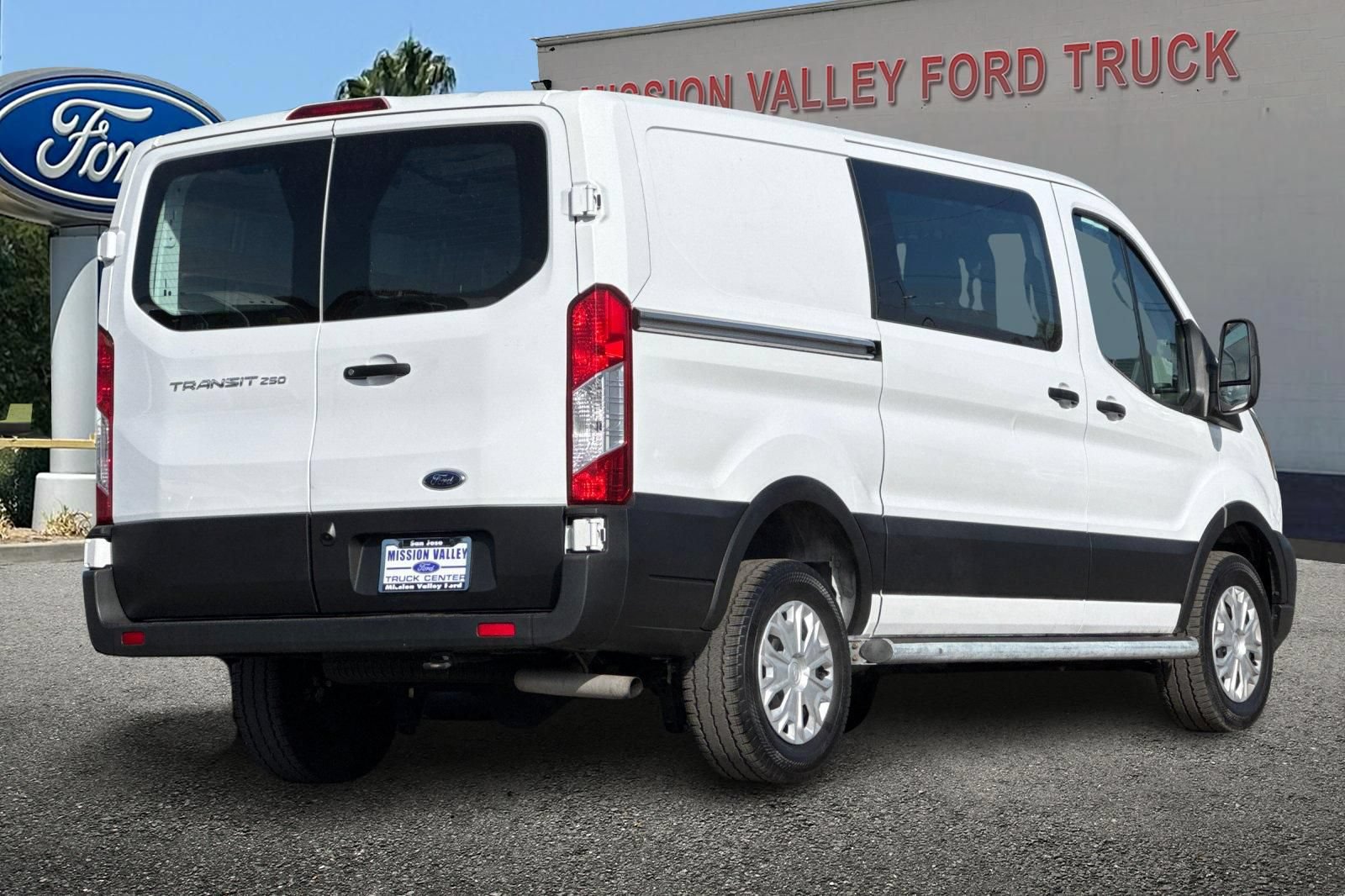 Used 2025 Ford Transit 250 Low Roof w/ Exterior Upgrade Package RWD image 4