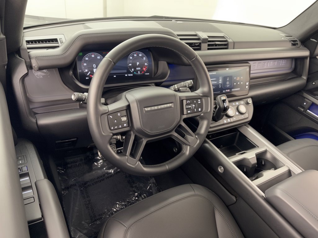 Used 2025 Land Rover Defender 110 V8 AWD/4WD image 4