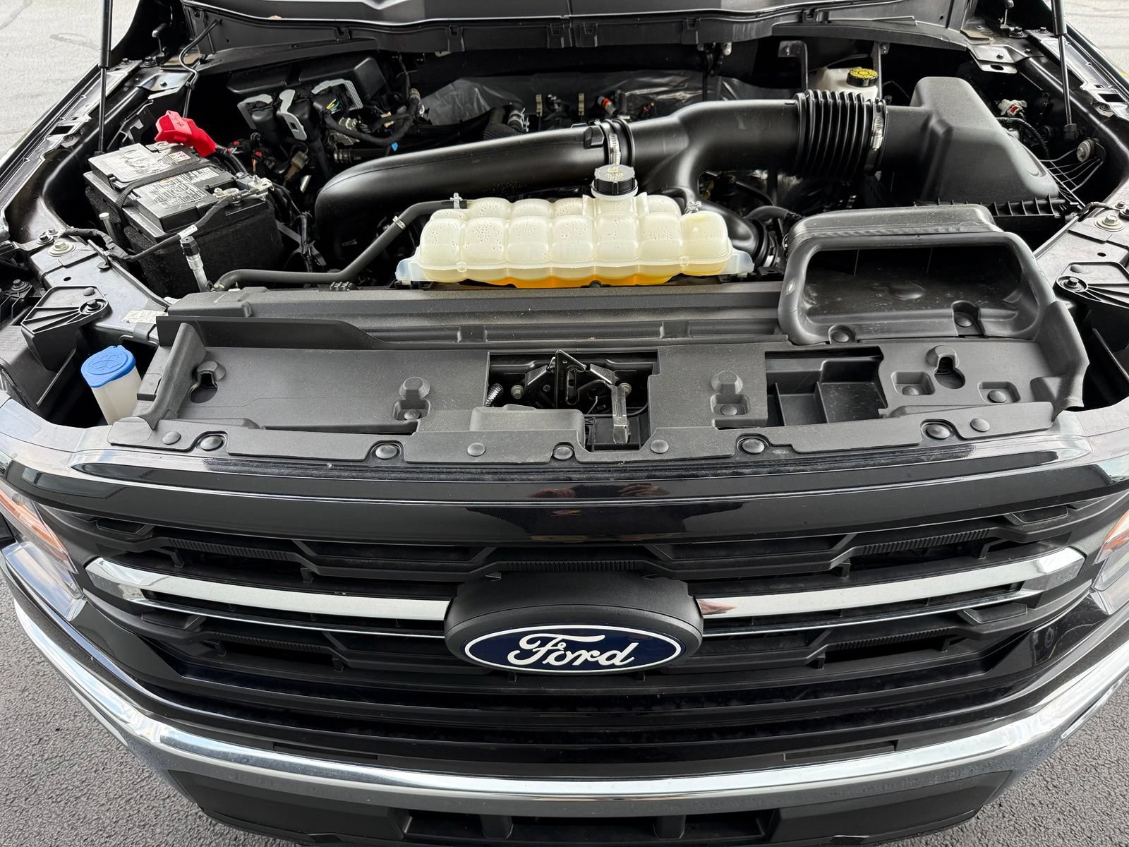 Certified 2025 Ford F150 XLT w/ Equipment Group 301A Standard AWD/4WD image 34