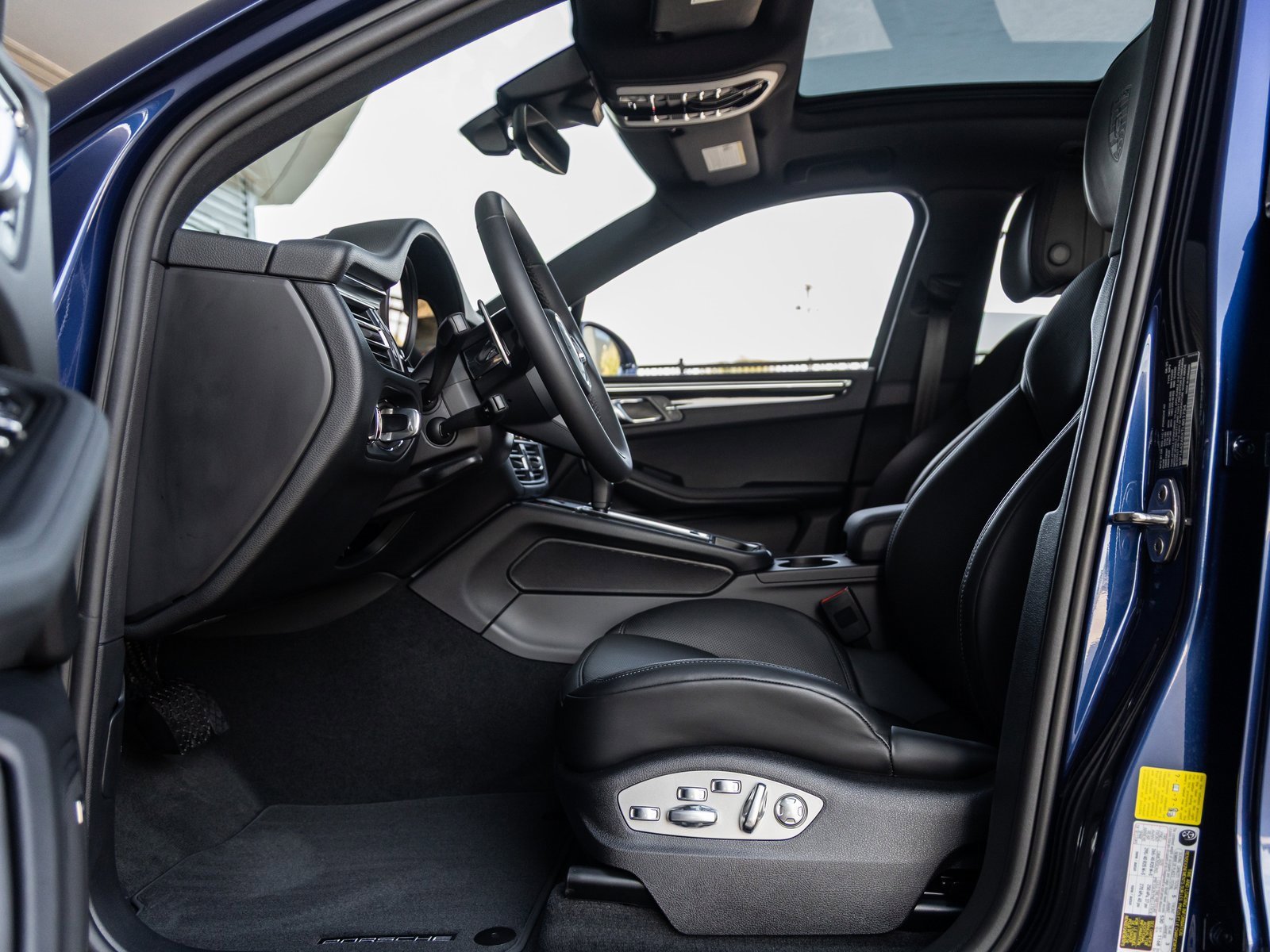 New 2026 Porsche Macan image 25