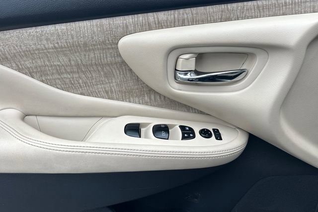 Used 2023 Nissan Murano SV image 11