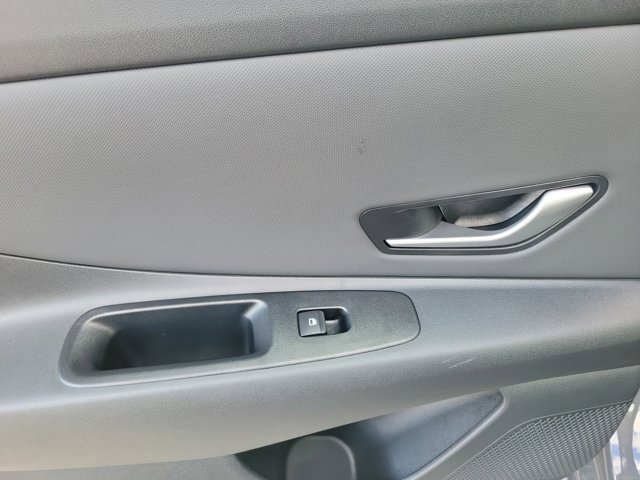 Certified 2025 Hyundai Elantra SEL image 9