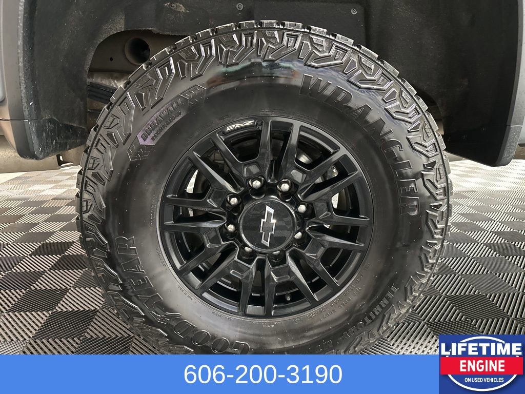 Used 2024 Chevrolet Silverado 2500 ZR2 w/ Technology Package image 15