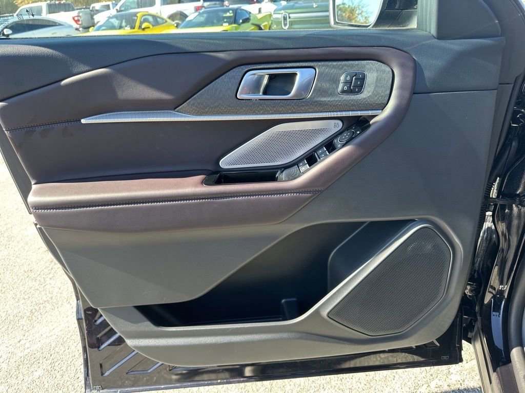 Used 2025 Ford Explorer Platinum image 28