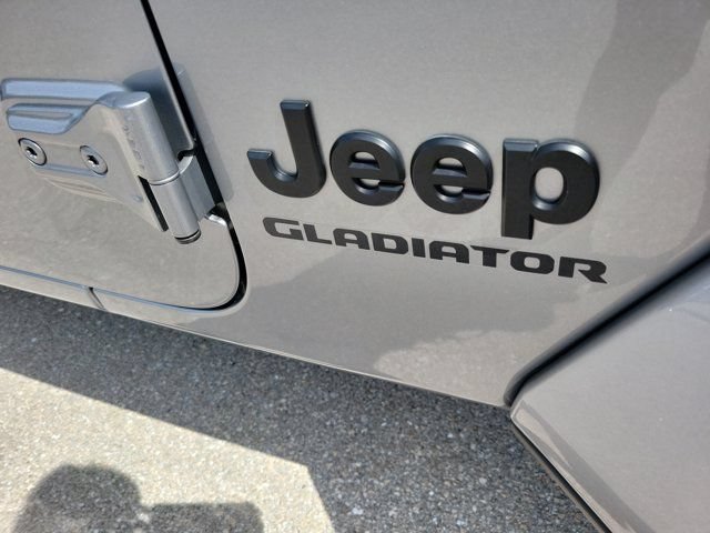 Used 2021 Jeep Gladiator Sport AWD/4WD image 10