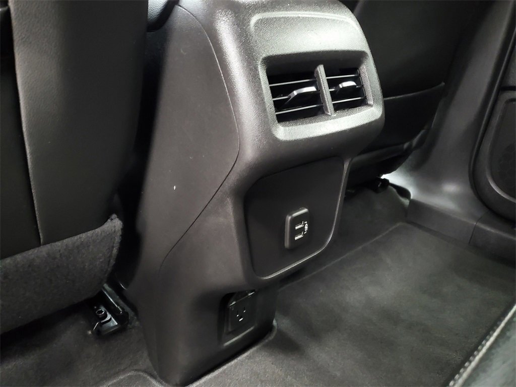 Used 2024 GMC Terrain SLT image 31