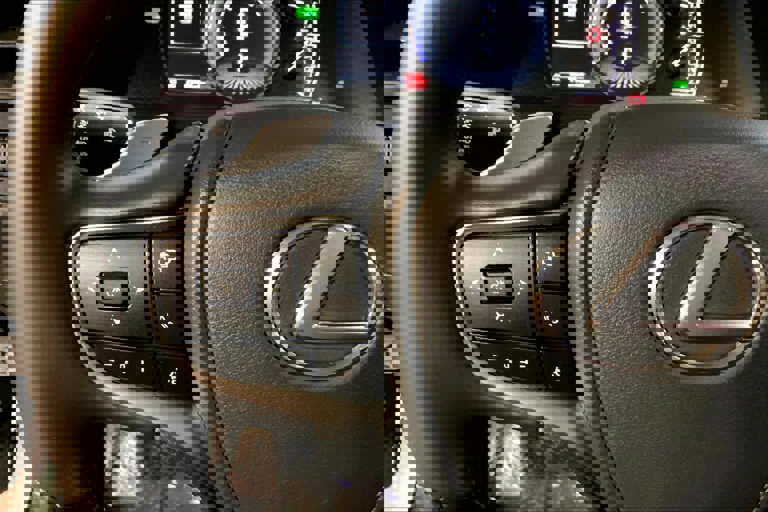 Certified 2025 Lexus ES 300h w/ Technology Package image 24