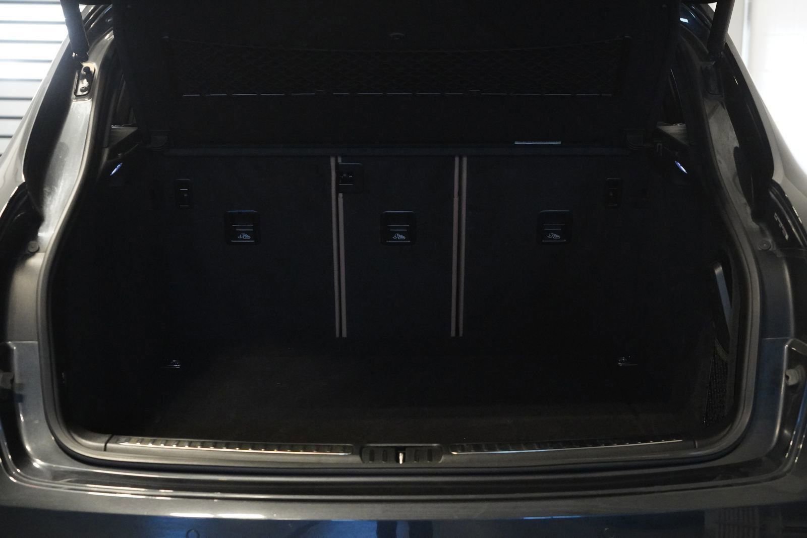 Used 2021 Porsche Macan image 35