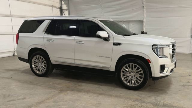 Used 2022 GMC Yukon SLT w/ SLT Premium Package image 2