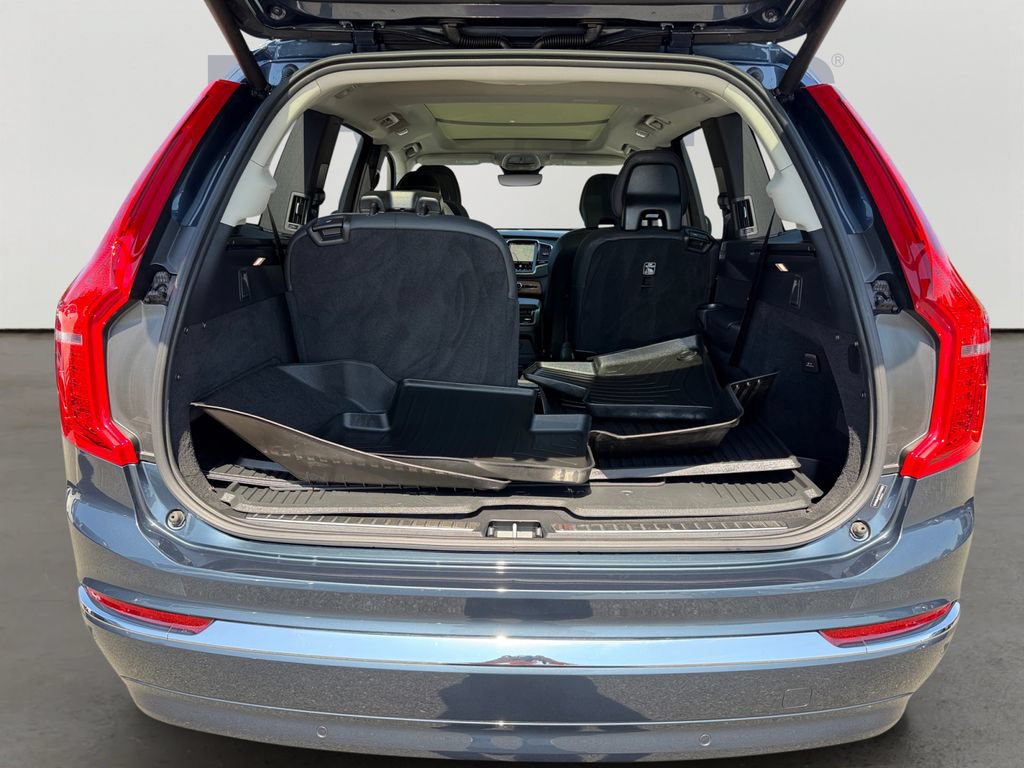 Certified 2025 Volvo XC90 T8 Plus AWD/4WD image 11