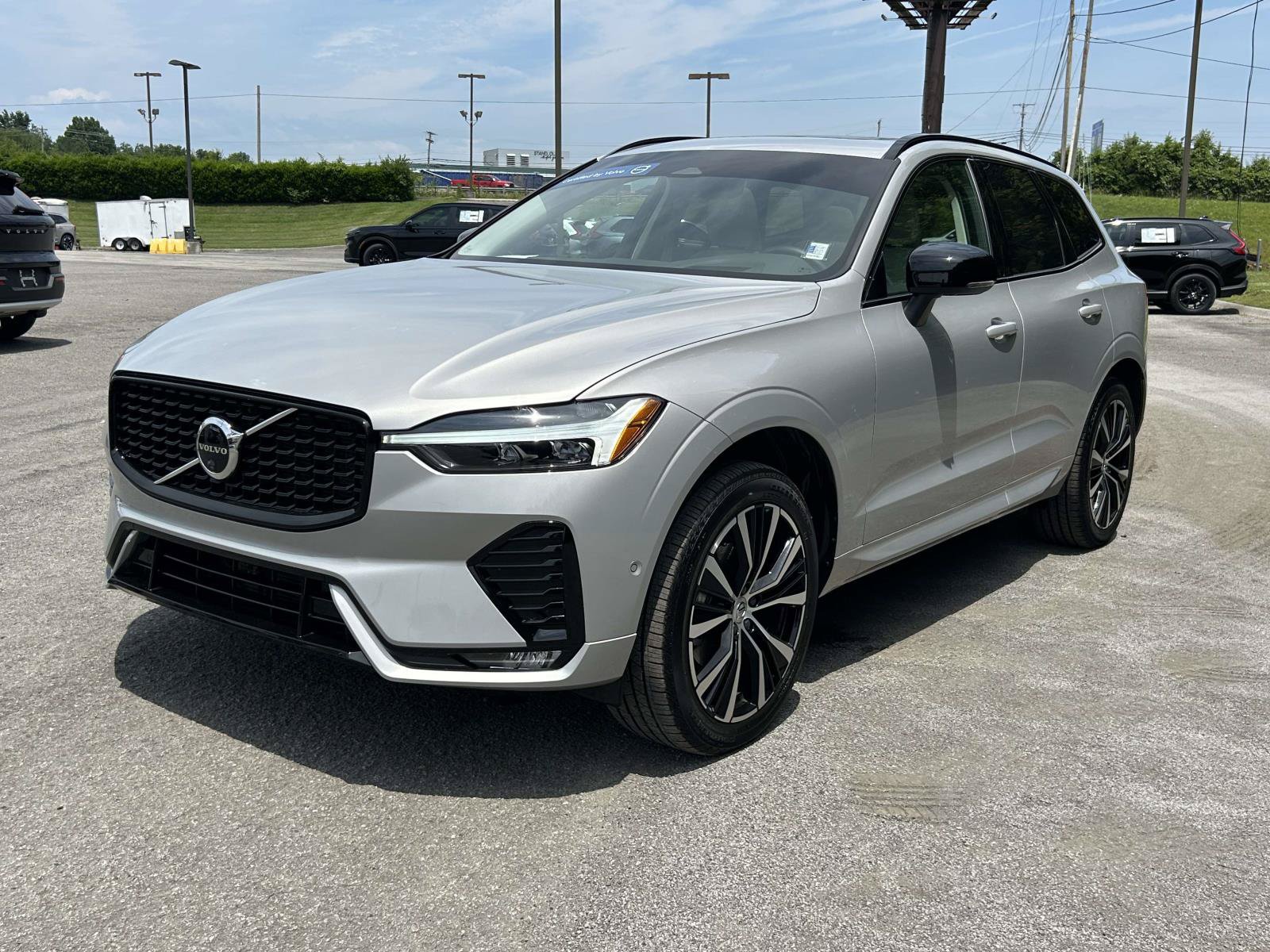 Certified 2025 Volvo XC60 B5 Ultra AWD/4WD image 7