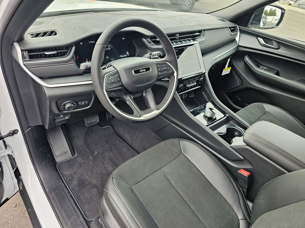 New 2025 Jeep Grand Cherokee L Altitude AWD/4WD image 2