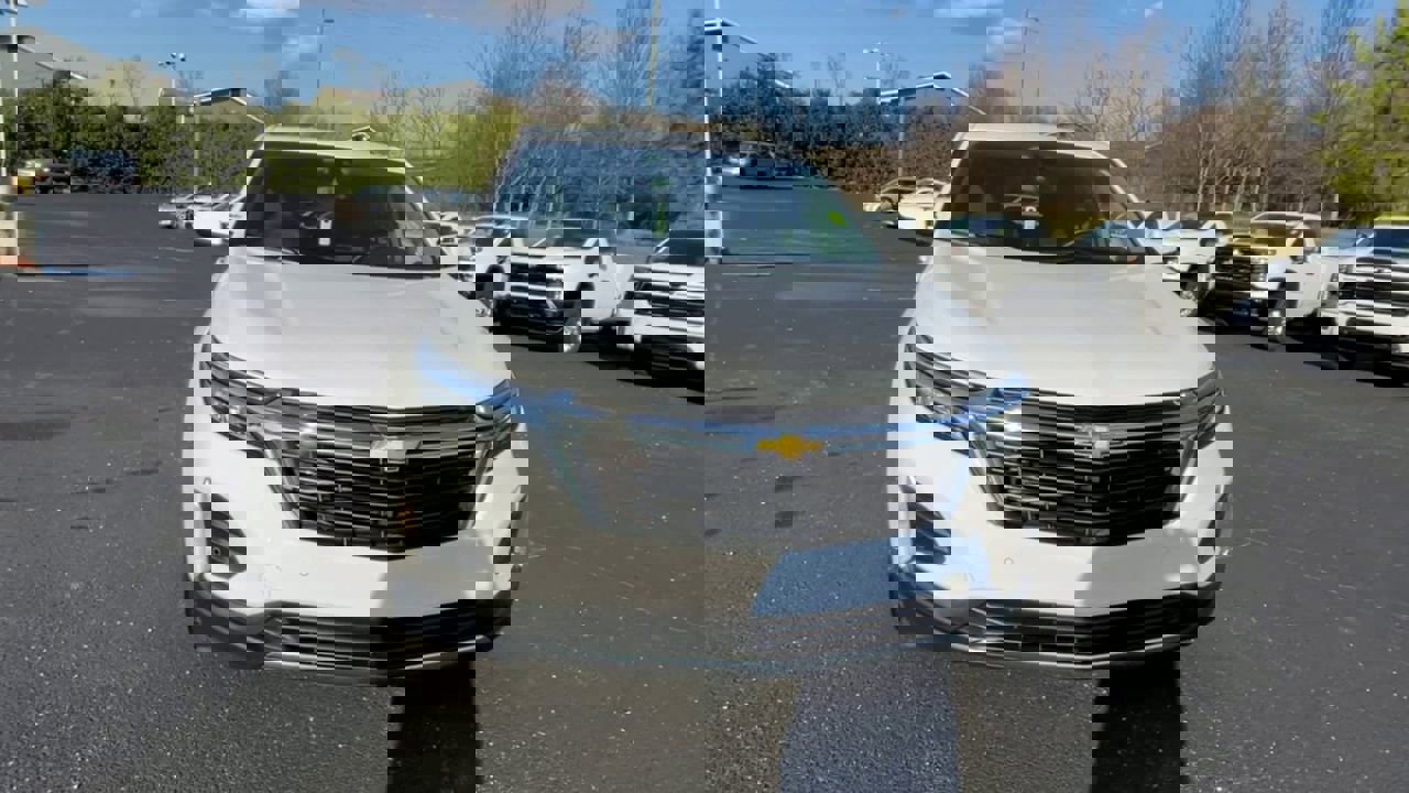 Used 2024 Chevrolet Equinox LT image 3