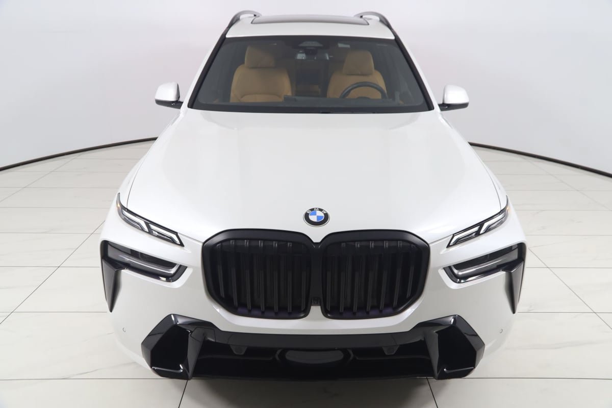 Used 2024 BMW X7 xDrive40i w/ M Sport Package AWD/4WD image 64