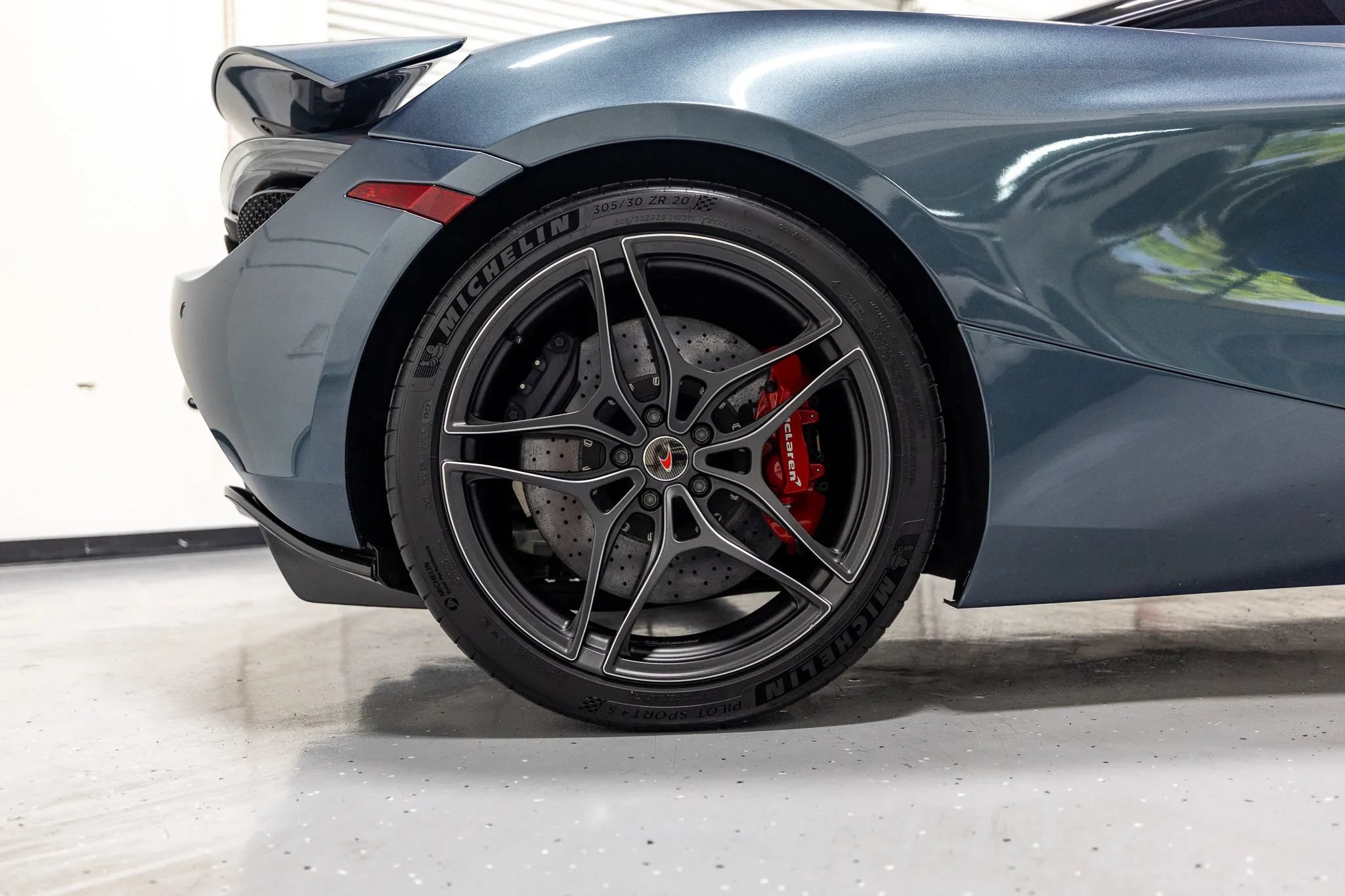 Used 2018 McLaren 720S Performance RWD image 28