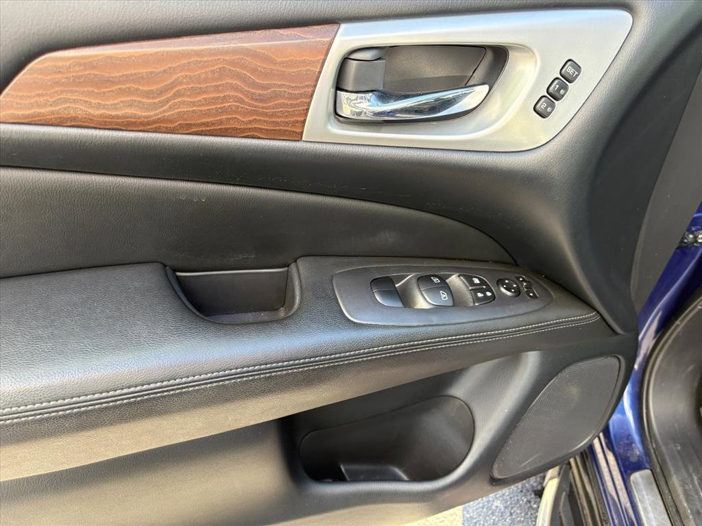Used 2019 Nissan Pathfinder Platinum w/ Cargo Package image 23