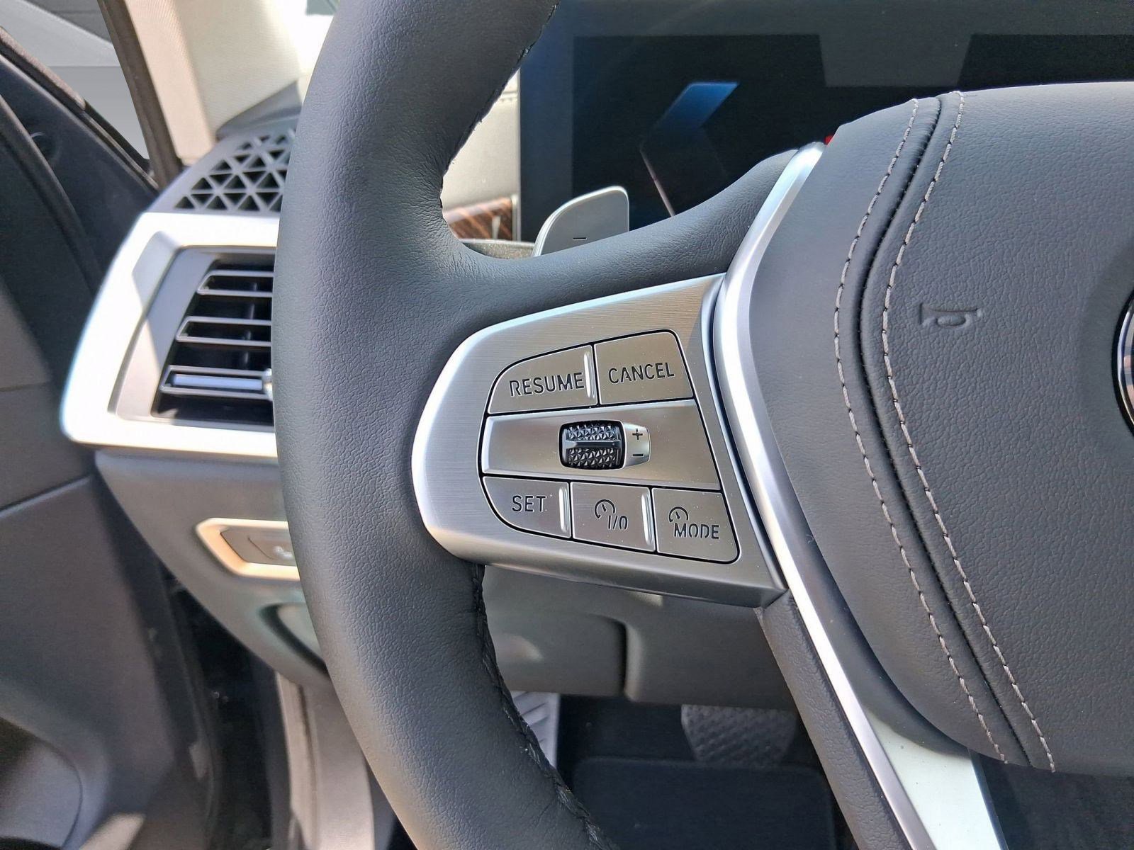 Used 2026 BMW X7 xDrive40i w/ Executive Package image 16