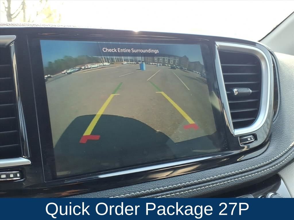 Used 2023 Chrysler Pacifica Limited image 3