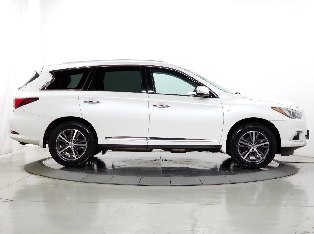 Used 2019 INFINITI QX60 Luxe w/ Essential Package image 10
