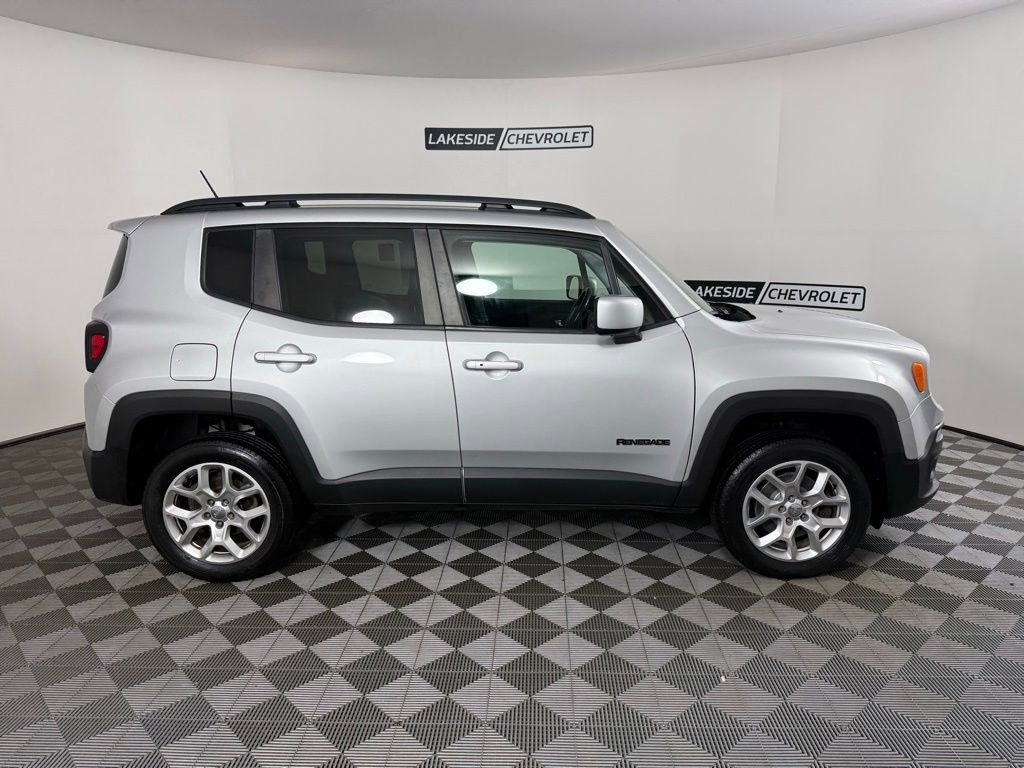 Used 2017 Jeep Renegade Latitude image 6