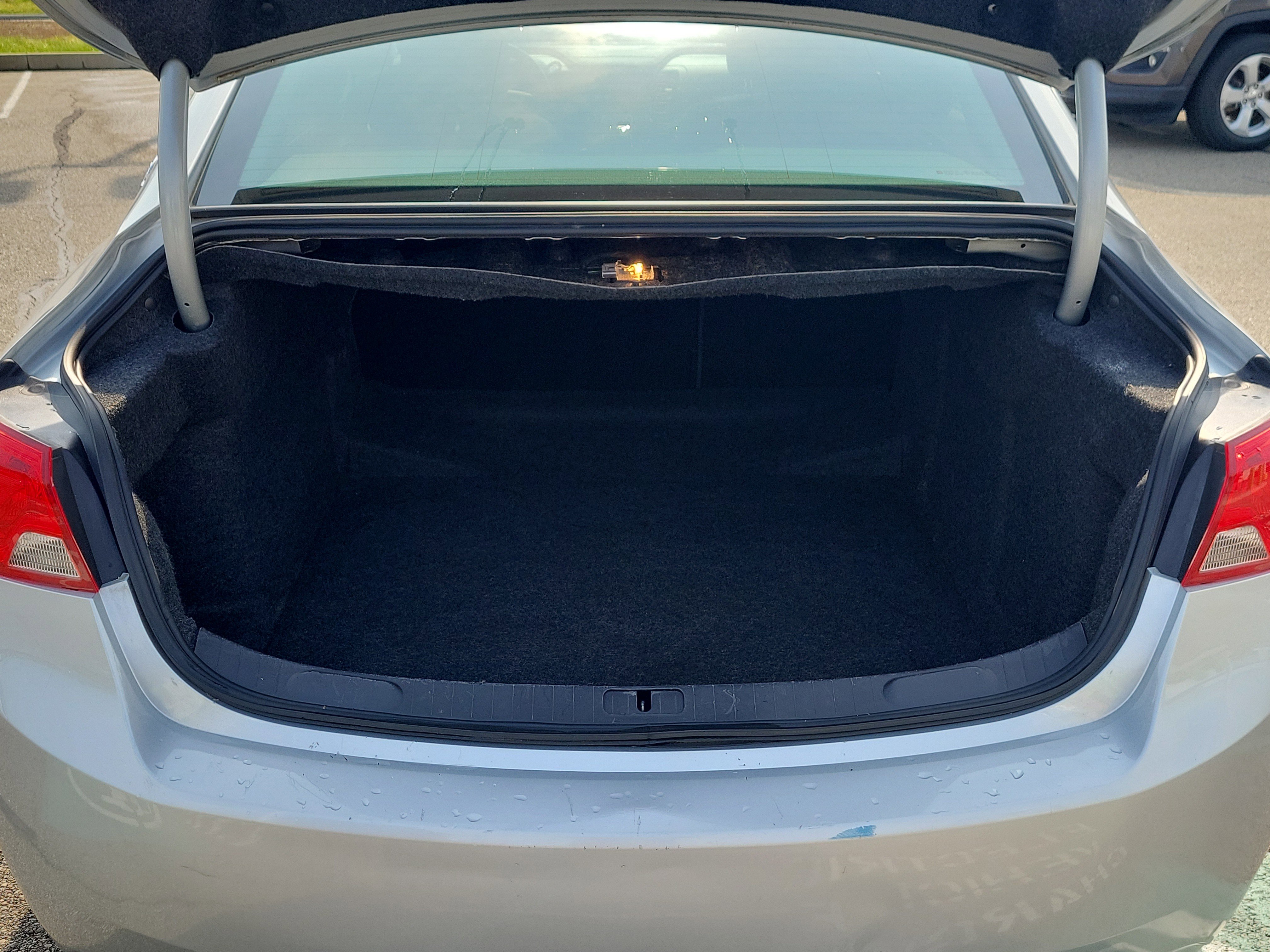 Used 2018 Chevrolet Impala LT image 8