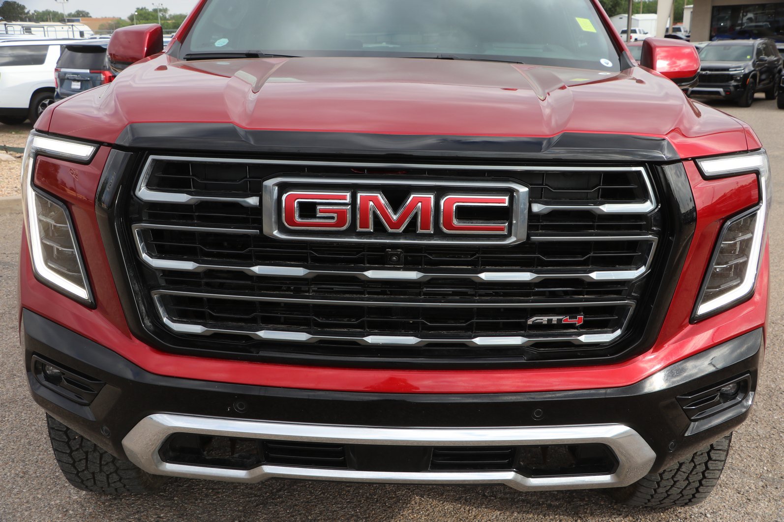 Used 2025 GMC Yukon XL AT4 w/ AT4 Premium Plus Package AWD/4WD image 2