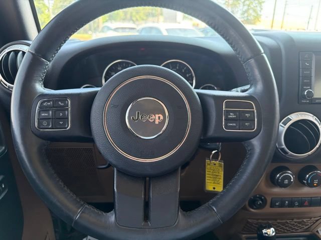 Used 2016 Jeep Wrangler Unlimited Sahara w/ Connectivity Group AWD/4WD image 18