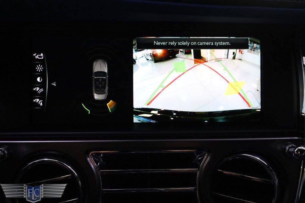 Used 2018 Rolls-Royce Dawn image 28