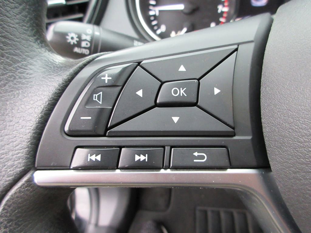 Used 2017 Nissan Rogue Sport SV AWD/4WD image 26