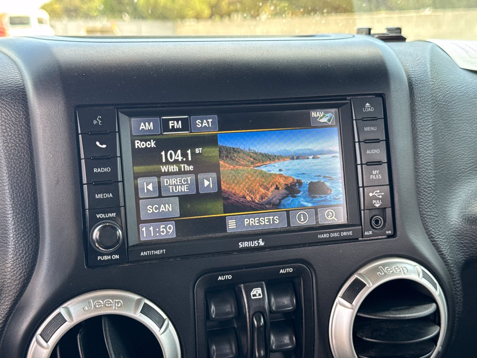 Used 2016 Jeep Wrangler Unlimited Sahara w/ Connectivity Group AWD/4WD image 21