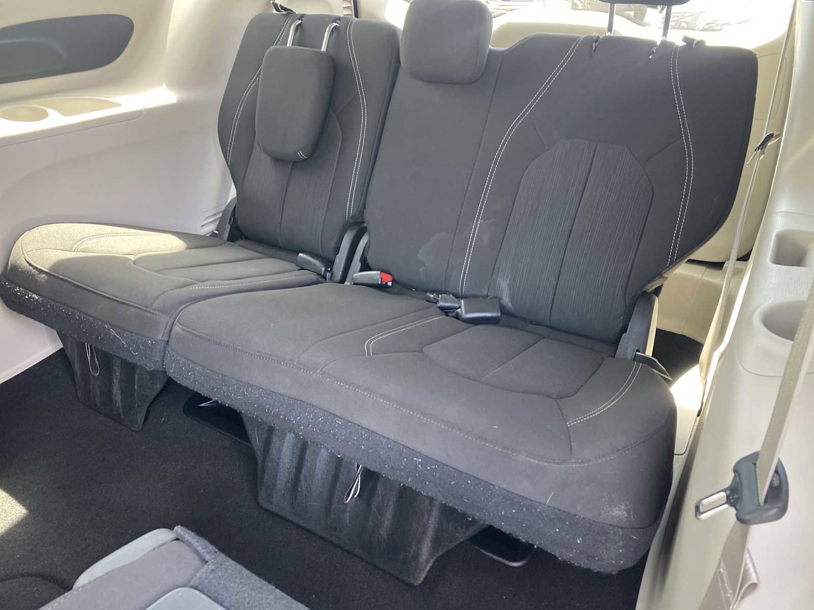 Used 2023 Chrysler Voyager LX image 25