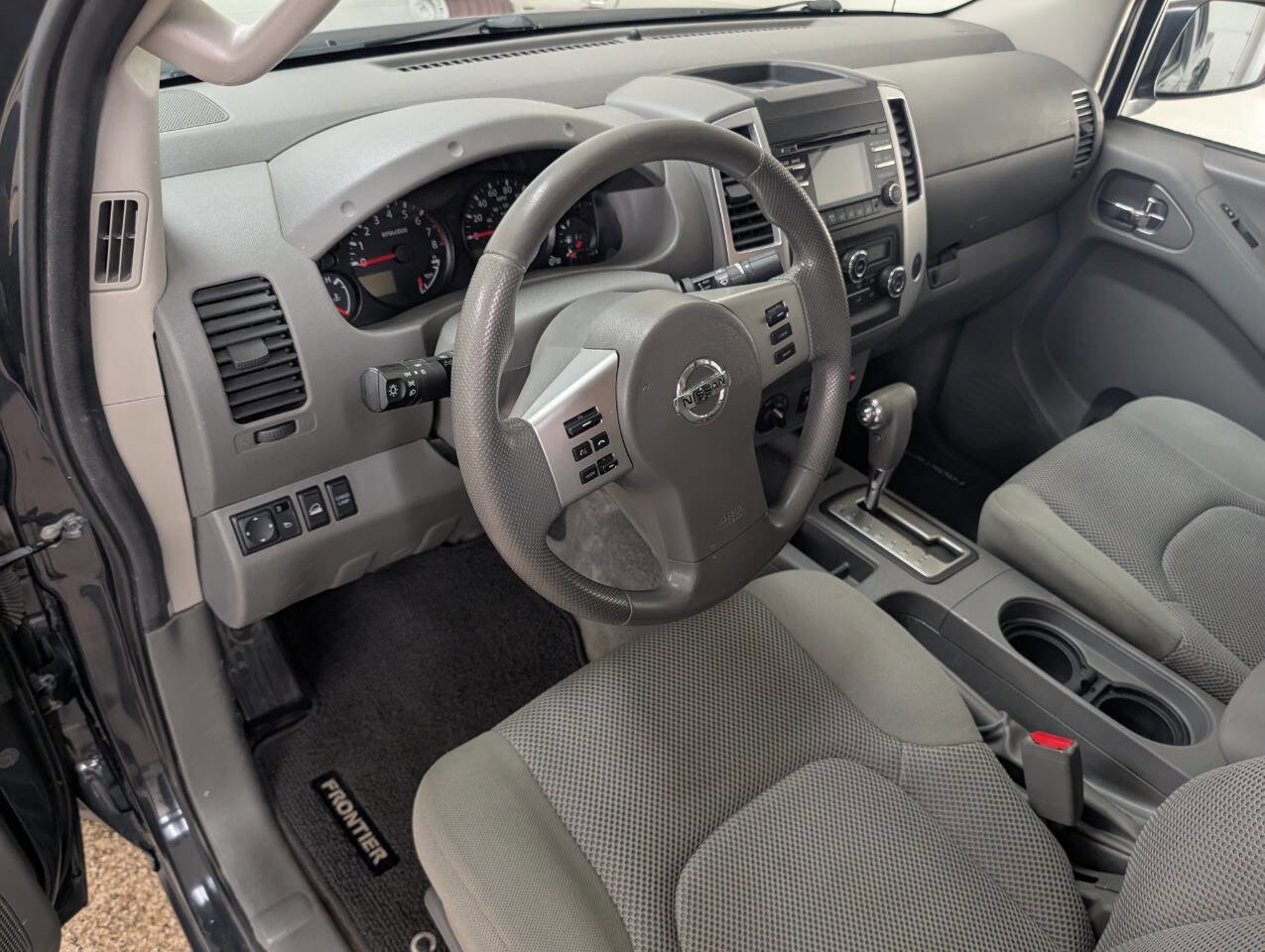 Used 2013 Nissan Frontier SV image 8