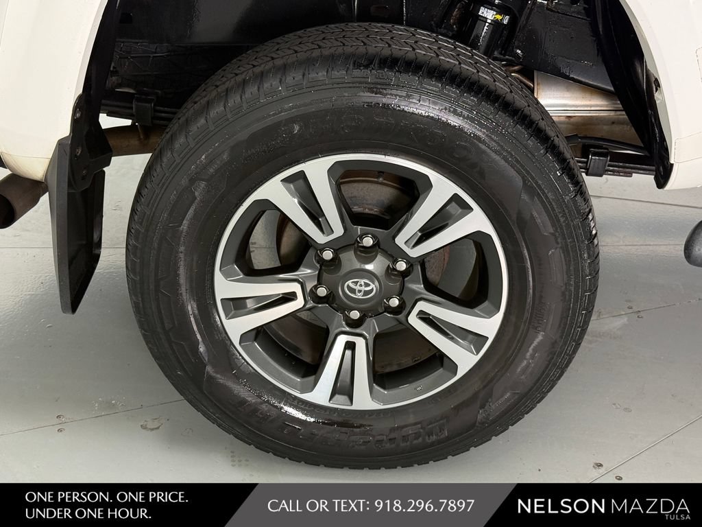 Used 2018 Toyota Tacoma TRD Sport w/ Technology Package AWD/4WD image 11