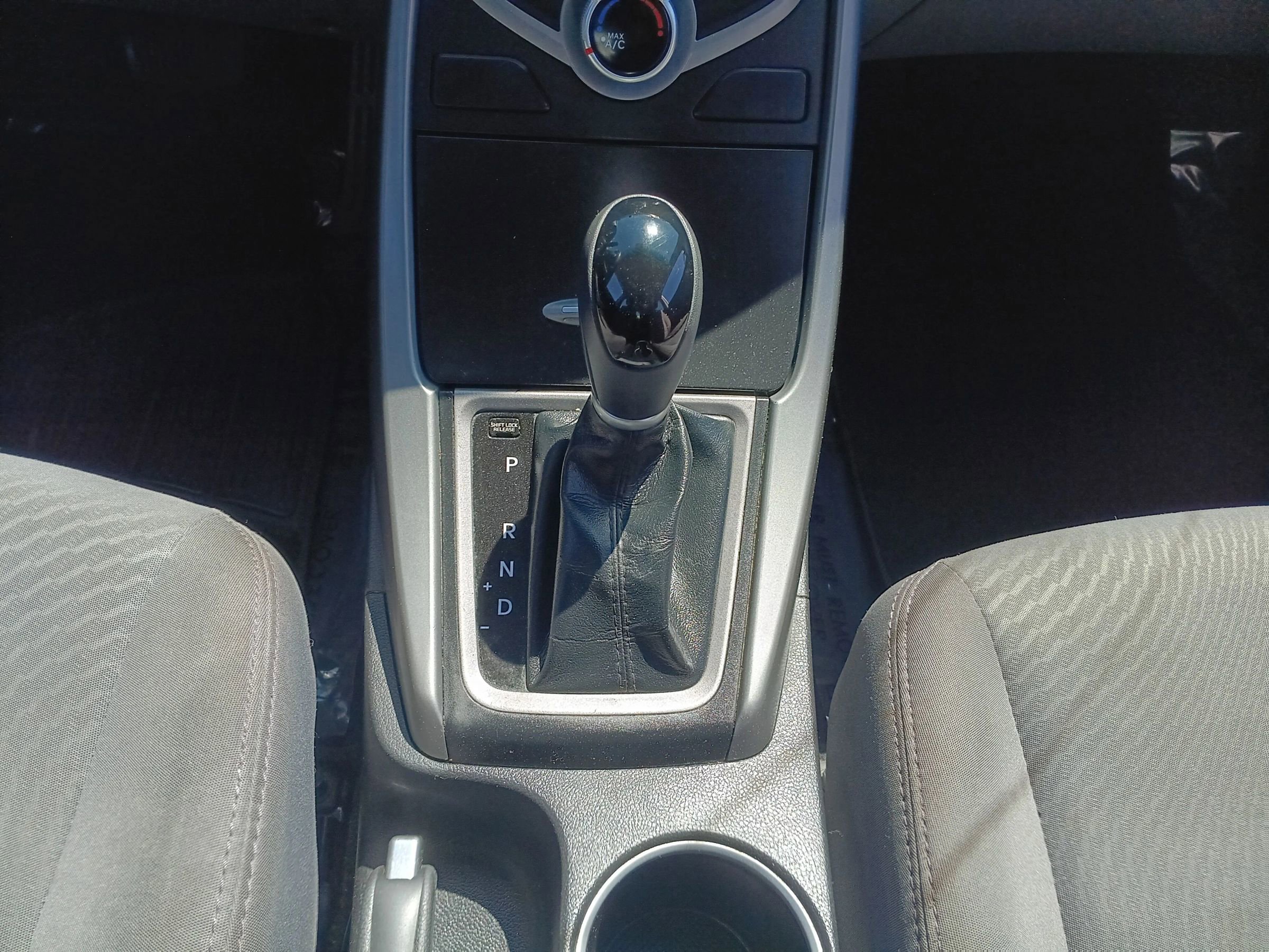 Used 2014 Hyundai Elantra SE image 20