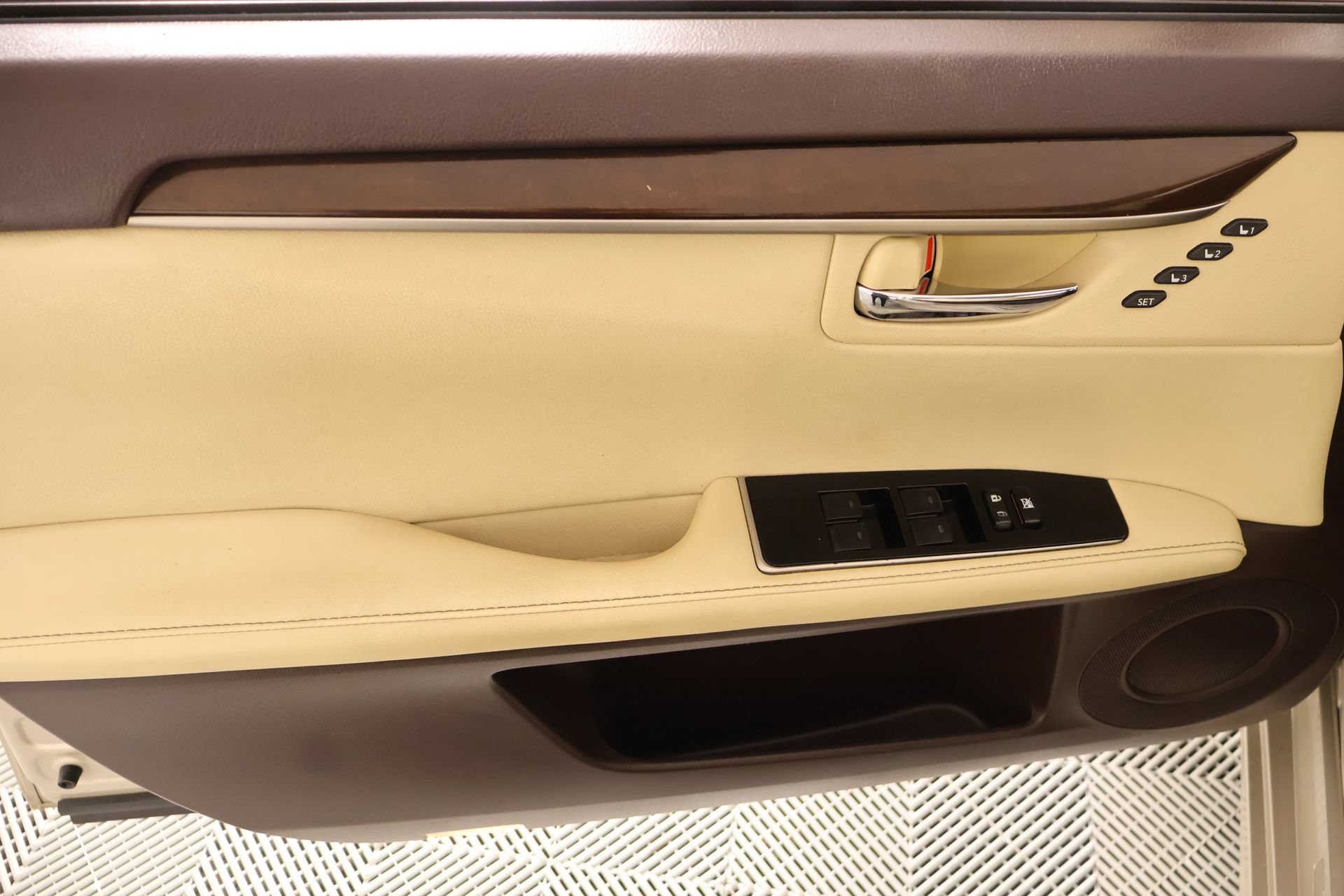 Used 2017 Lexus ES 350 w/ Premium Package FWD image 16