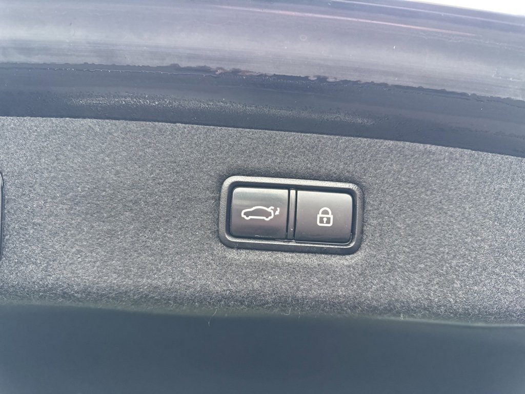 Used 2017 Genesis G90 3.3T Premium image 13