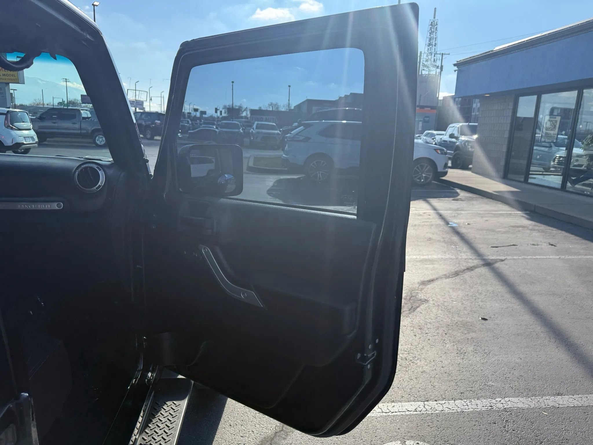 Used 2018 Jeep Wrangler Unlimited Sahara w/ Connectivity Group image 34