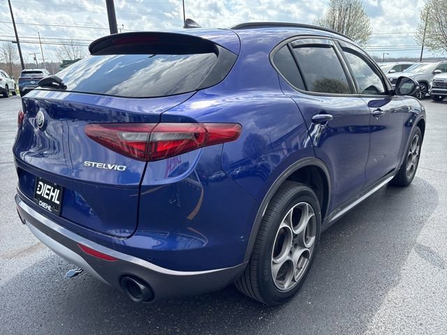 Used 2022 Alfa Romeo Stelvio Ti image 5