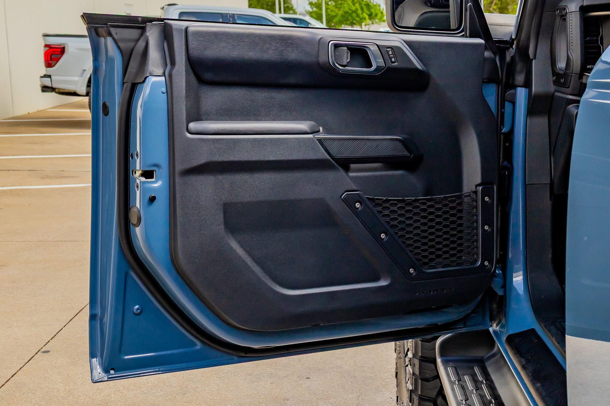 Used 2025 Ford Bronco Outer Banks AWD/4WD image 35