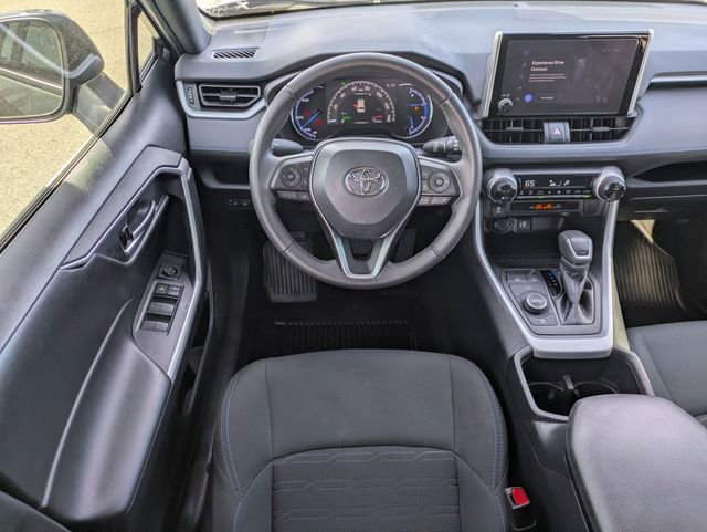 Used 2023 Toyota RAV4 SE image 18