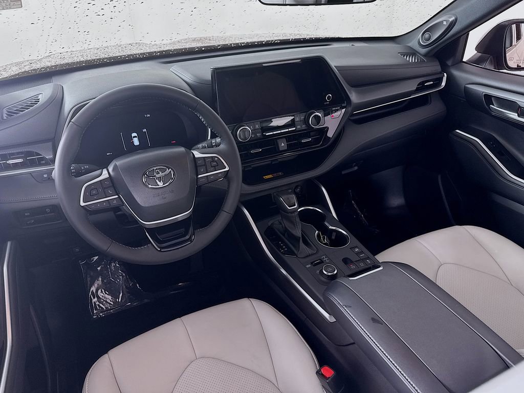 Certified 2025 Toyota Highlander XSE image 20