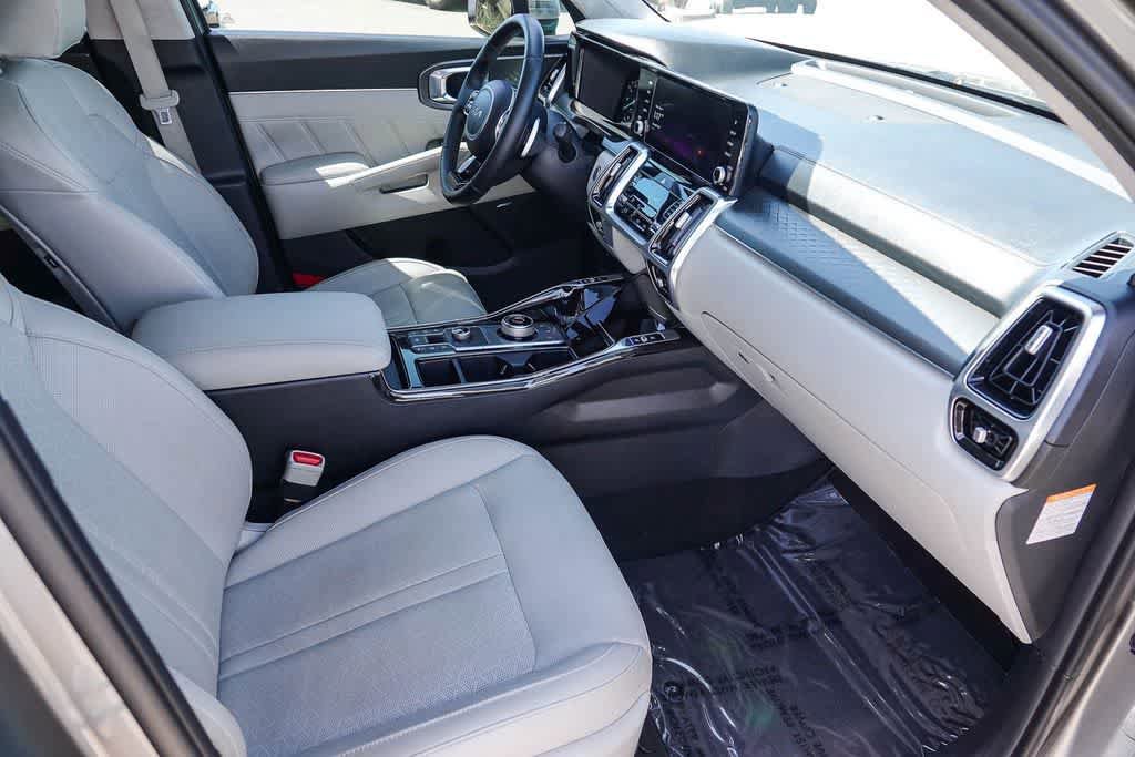 Certified 2023 Kia Sorento SX Prestige AWD/4WD image 15